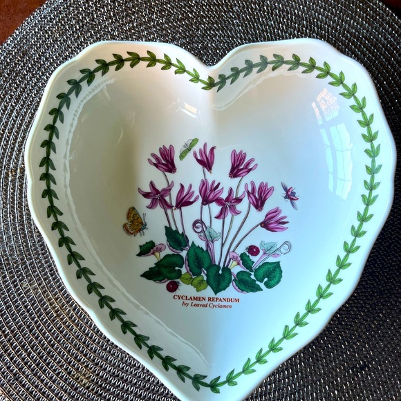 Portmeirion Botanic Garden Cyclamen Repandum heart serving bowl NWT❣️ - Picture 9 of 9